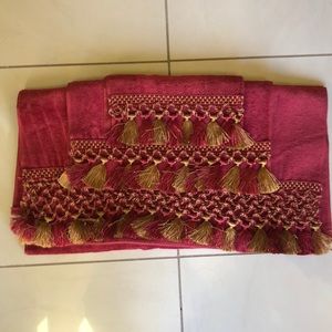 Avanti bathroom “show” towels 3 piece set